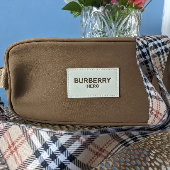 Burberry - Picture 5 of 10